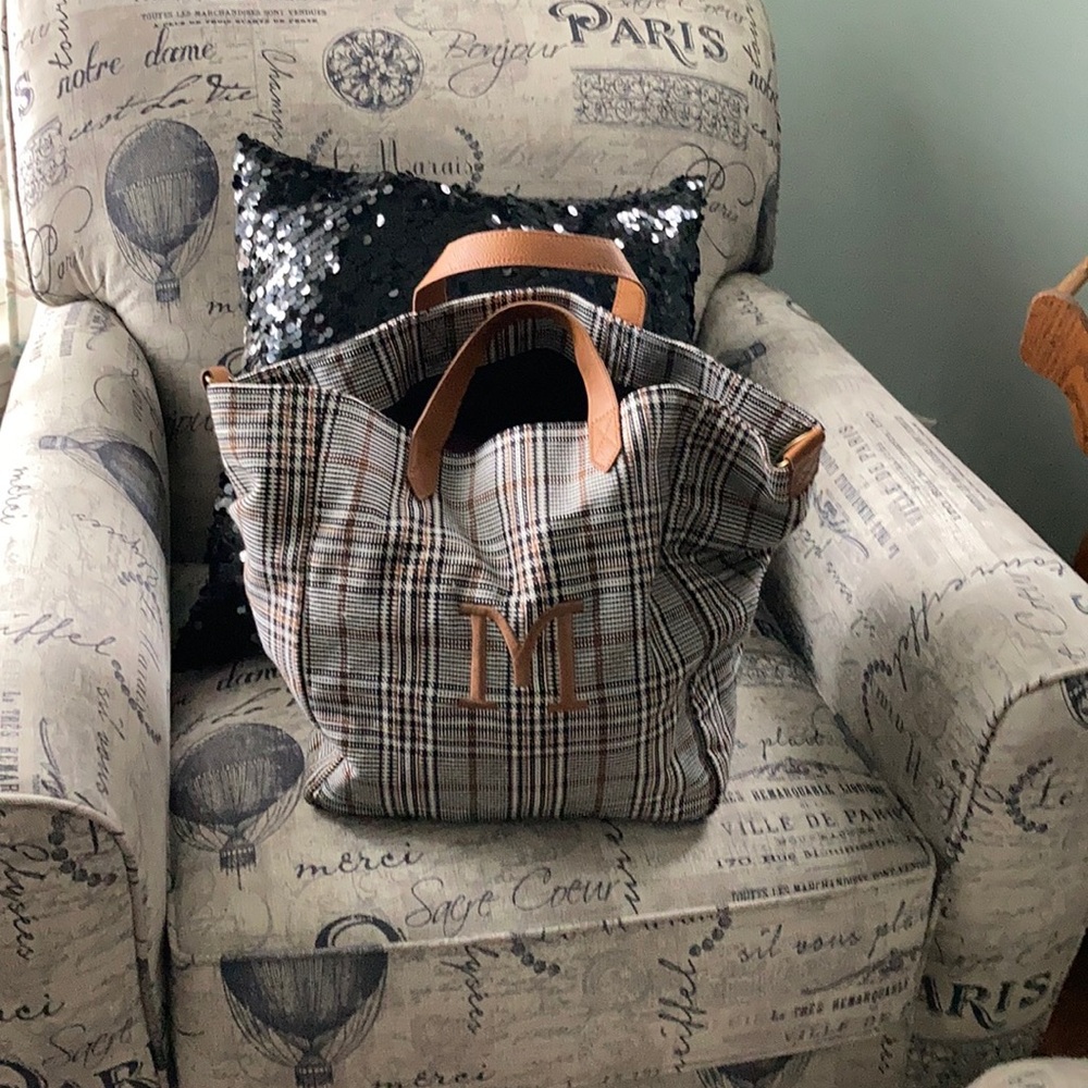 CLEARANCE!!!! Thirty-one new “m” plaid bag